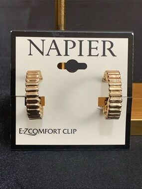 NWT Napier gold tone textured clip on earrings